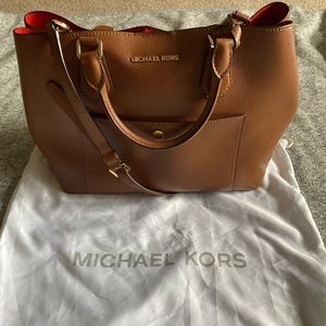Medium Micheal Kors purse